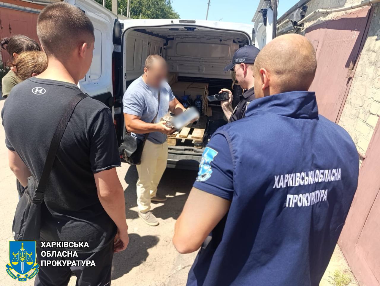 Вилучили у шахраїв контрафактну продукцію на мільйон гривень правоохоронці: Новини Харкова